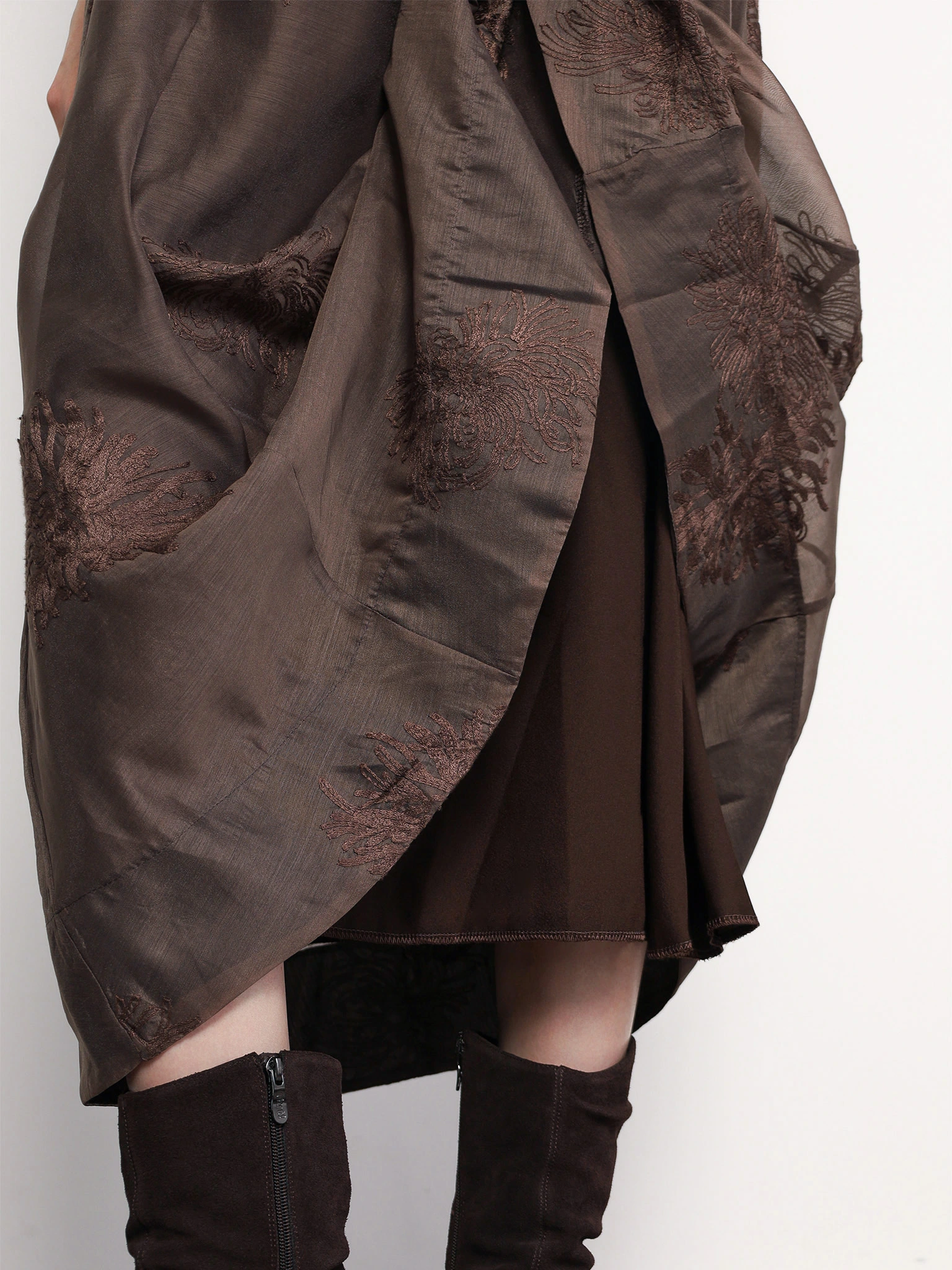 Юбка коричневого цвета с эластичным поясом